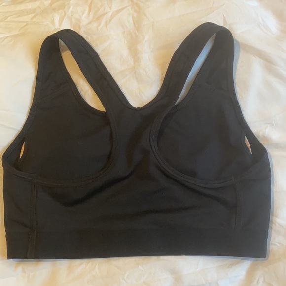 NIKE SPORTBRAS SIZE small fits like a Xs - Picture 2 of 4